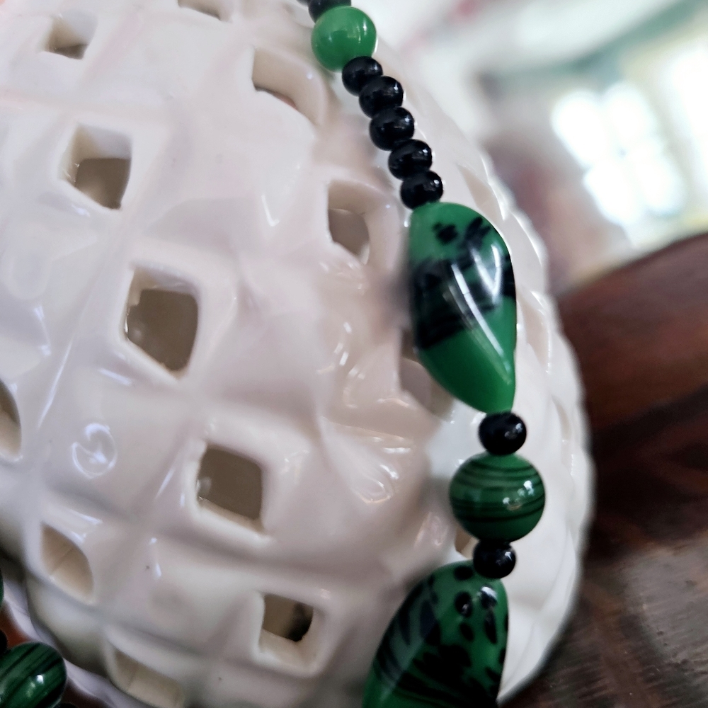 Vintage Green & Black Beaded Necklace - Picture 2 of 6